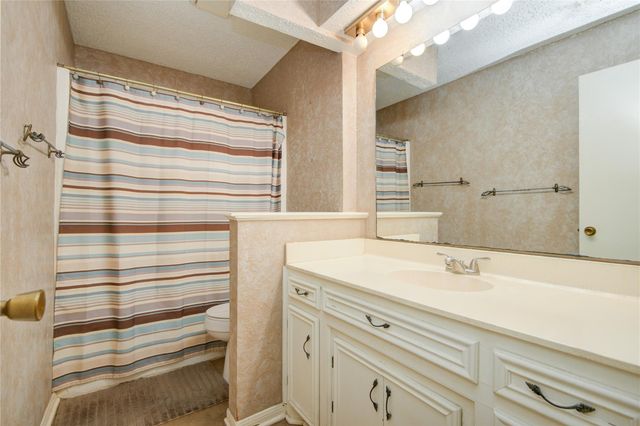 103 Sunflower Street, Lake Jackson, TX 77566