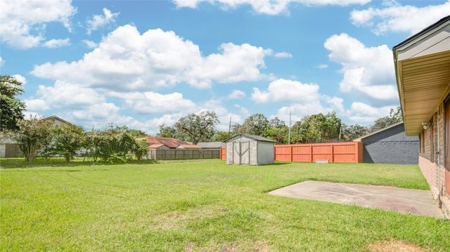 103 Sunflower Street, Lake Jackson, TX 77566