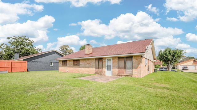 103 Sunflower Street, Lake Jackson, TX 77566