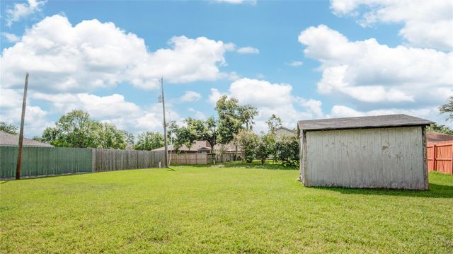 103 Sunflower Street, Lake Jackson, TX 77566