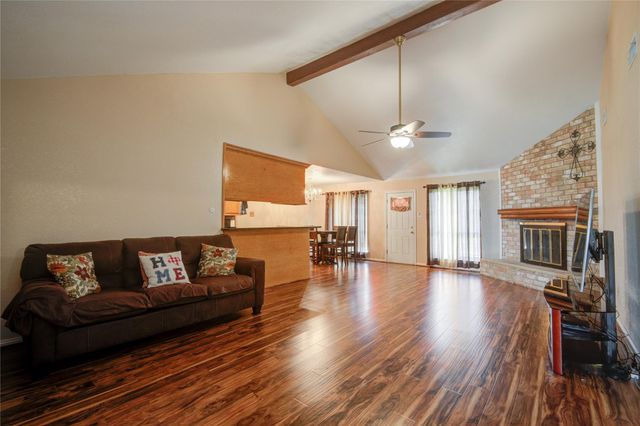 103 Sunflower Street, Lake Jackson, TX 77566