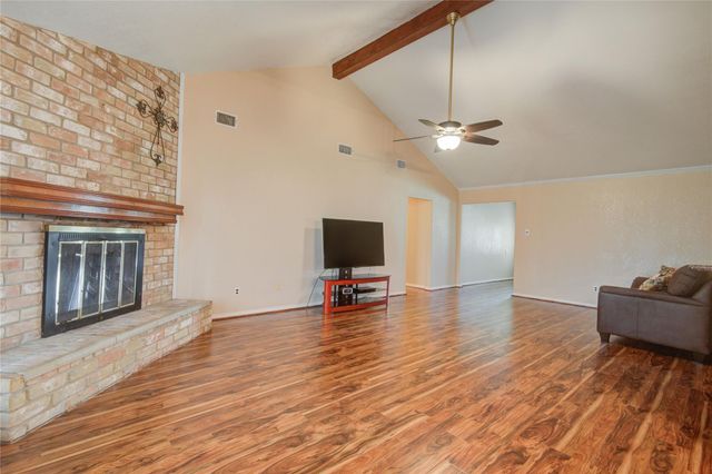 103 Sunflower Street, Lake Jackson, TX 77566