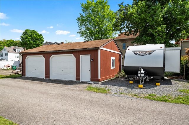 465 Market St, Beaver, PA 15009