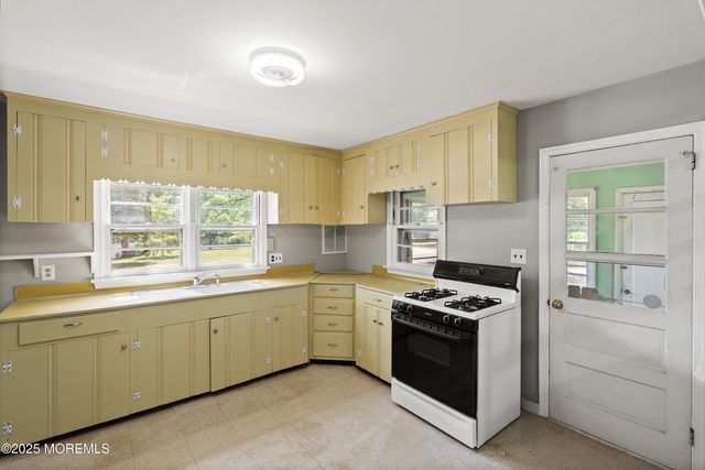 200 Burr Ext Street, Barnegat, NJ 08005