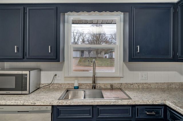 2641 N Pierce Avenue, Springfield, MO 65803