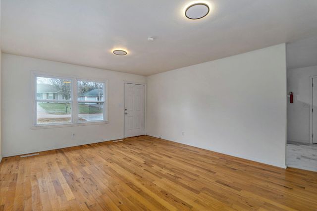 2641 N Pierce Avenue, Springfield, MO 65803