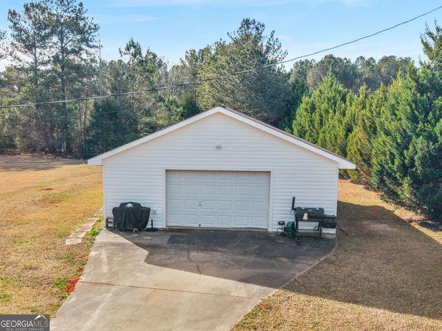 521 Levi Barnes Road, Jackson, GA 30233
