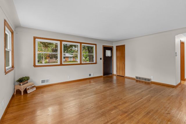1843 Grant Road, Arden Hills, MN 55112
