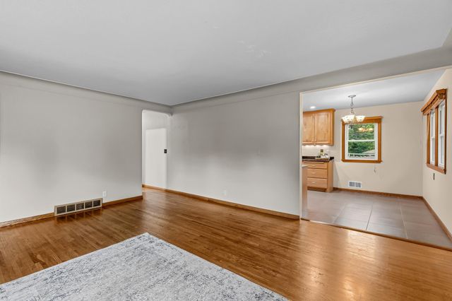 1843 Grant Road, Arden Hills, MN 55112