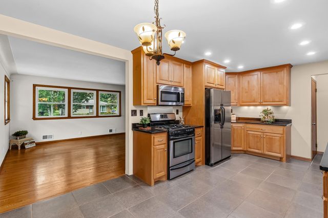 1843 Grant Road, Arden Hills, MN 55112