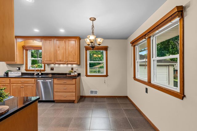 1843 Grant Road, Arden Hills, MN 55112