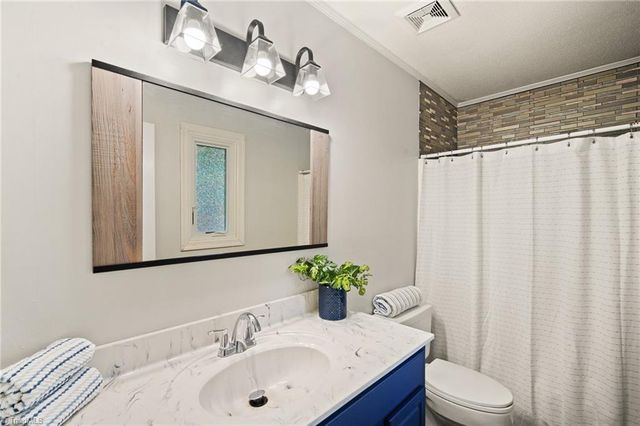 3620 Chelmsford Drive, Winston-salem, NC 27105