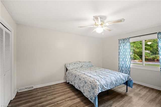 3620 Chelmsford Drive, Winston-salem, NC 27105