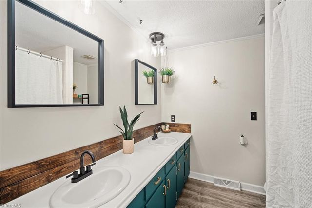 3620 Chelmsford Drive, Winston-salem, NC 27105