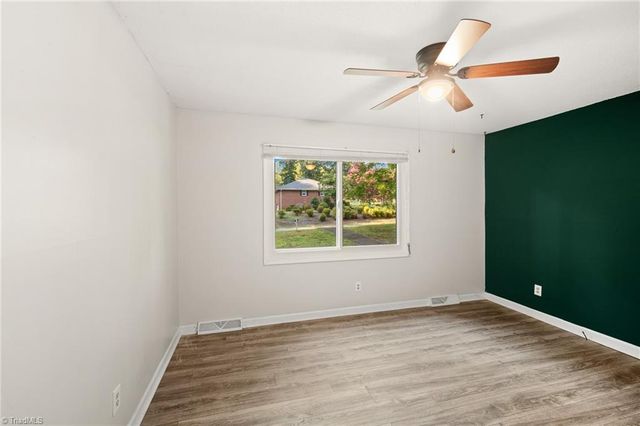 3620 Chelmsford Drive, Winston-salem, NC 27105