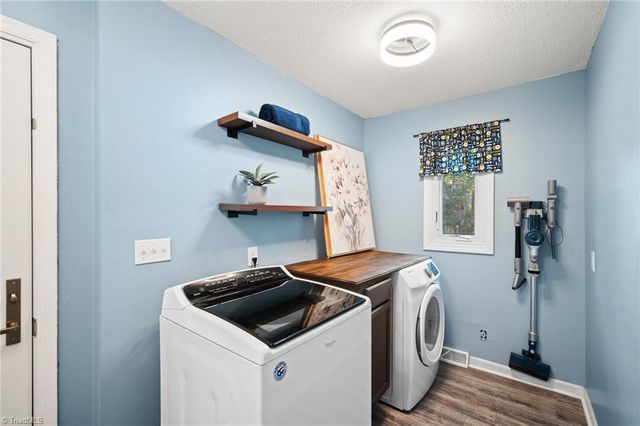 3620 Chelmsford Drive, Winston-salem, NC 27105