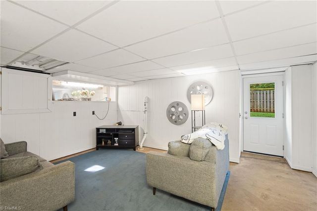 3620 Chelmsford Drive, Winston-salem, NC 27105