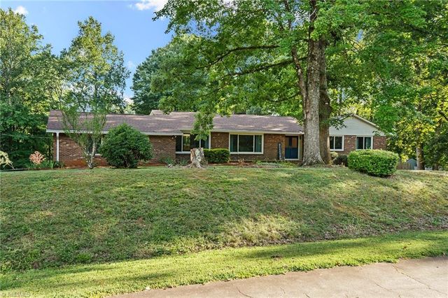 3620 Chelmsford Drive, Winston-salem, NC 27105