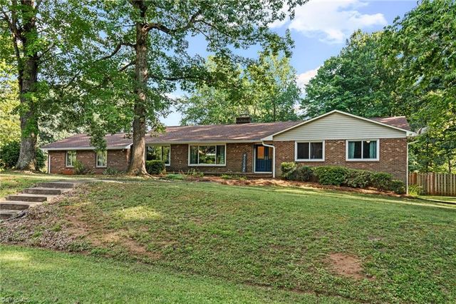 3620 Chelmsford Drive, Winston-salem, NC 27105