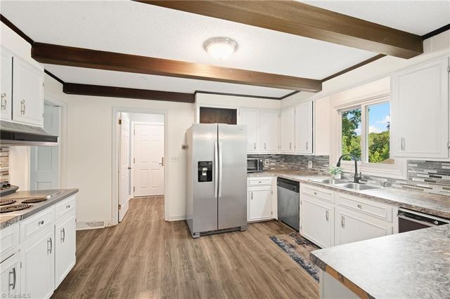 3620 Chelmsford Drive, Winston-salem, NC 27105