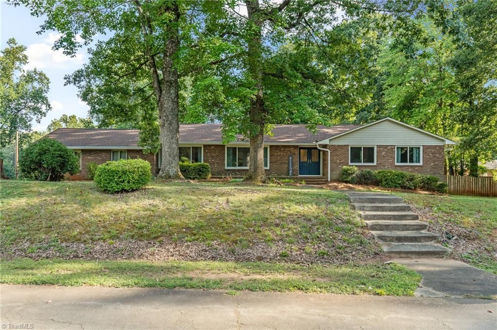 3620 Chelmsford Drive, Winston-salem, NC 27105