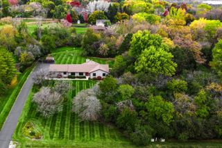 15860 W Thornapple Lane, Gurnee, IL 60031