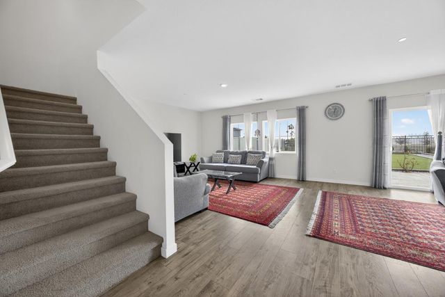 7816 Dracut Dr, Elk Grove, CA 95758