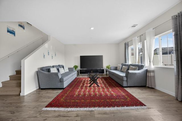 7816 Dracut Dr, Elk Grove, CA 95758