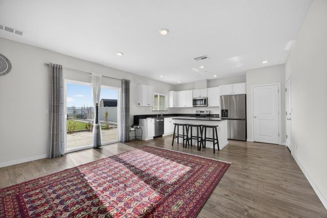 7816 Dracut Dr, Elk Grove, CA 95758