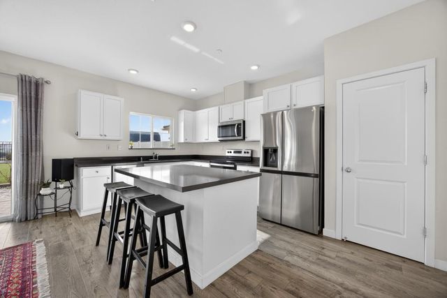 7816 Dracut Dr, Elk Grove, CA 95758