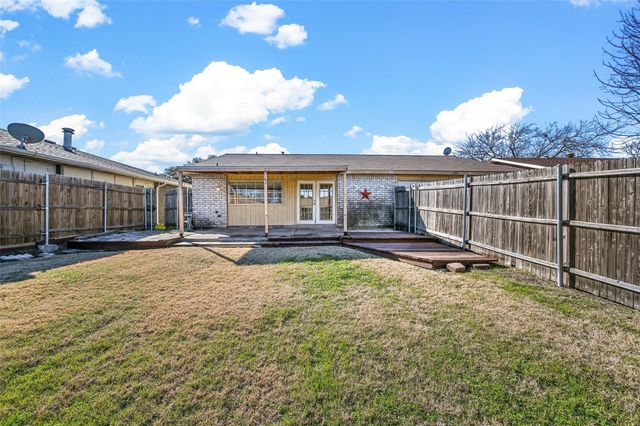 5117 Shannon Drive, The Colony, TX 75056