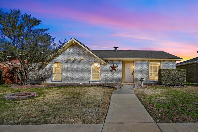 5117 Shannon Drive, The Colony, TX 75056