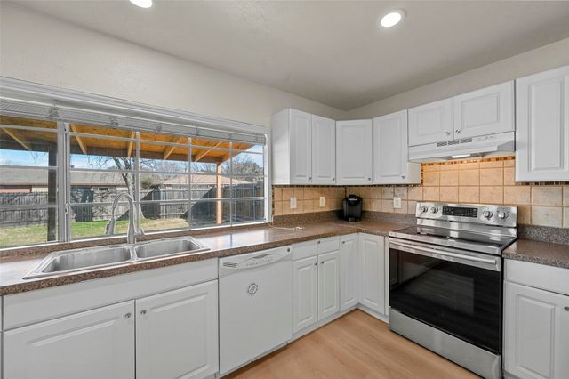 5117 Shannon Drive, The Colony, TX 75056