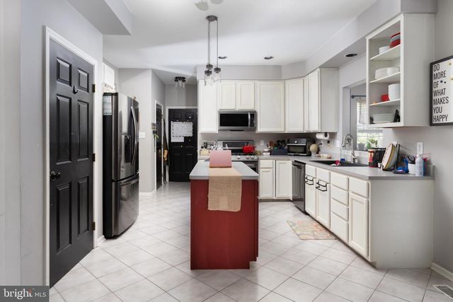 39 WATERFORD DRIVE, Bordentown, NJ 08505