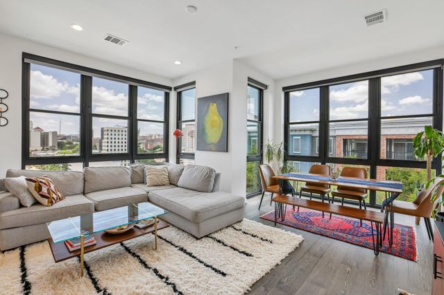 800 Embassy DR 319, Austin, TX 78702