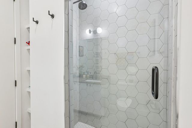 800 Embassy DR 319, Austin, TX 78702