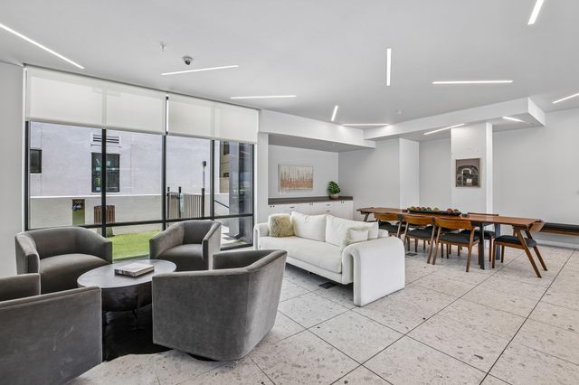 800 Embassy DR 319, Austin, TX 78702