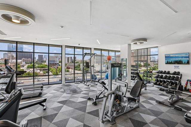 800 Embassy DR 319, Austin, TX 78702