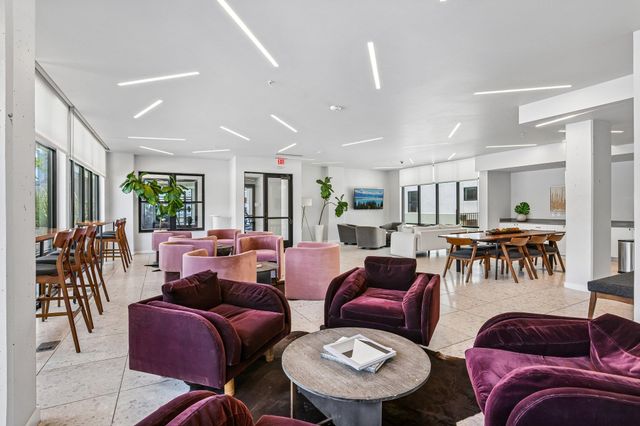 800 Embassy DR 319, Austin, TX 78702