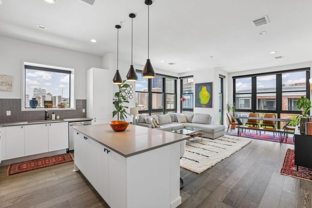 800 Embassy DR 319, Austin, TX 78702