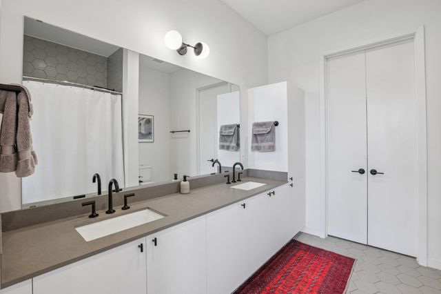 800 Embassy DR 319, Austin, TX 78702