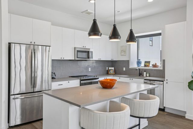 800 Embassy DR 319, Austin, TX 78702