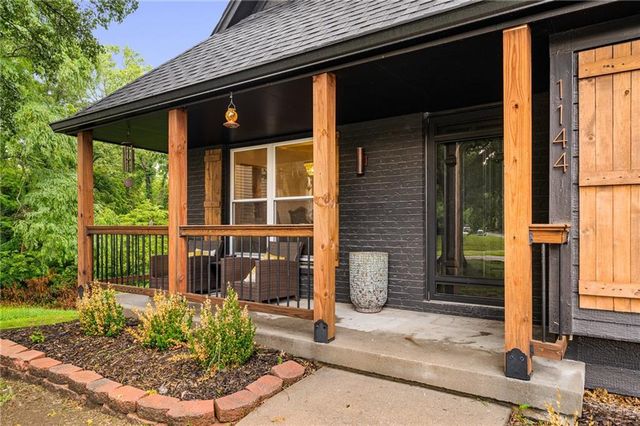 1144 NE Hunters Ridge, Lee's Summit, MO 64086