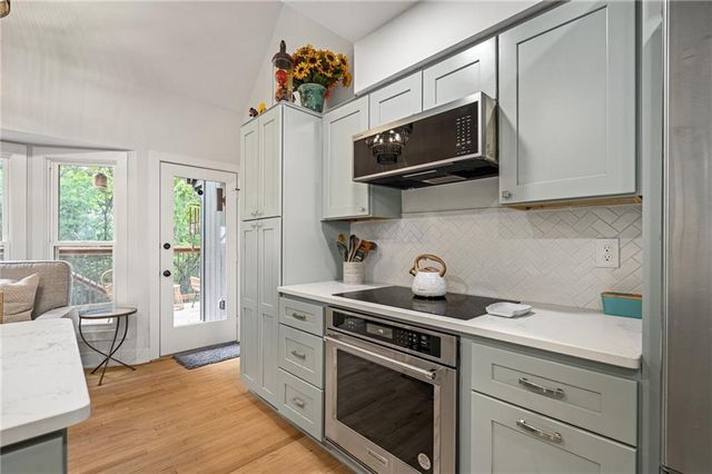 1144 NE Hunters Ridge, Lee's Summit, MO 64086