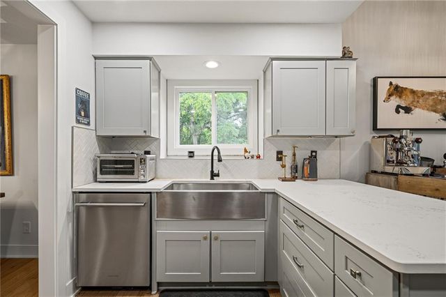 1144 NE Hunters Ridge, Lee's Summit, MO 64086