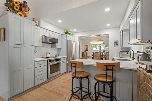 1144 NE Hunters Ridge, Lee's Summit, MO 64086