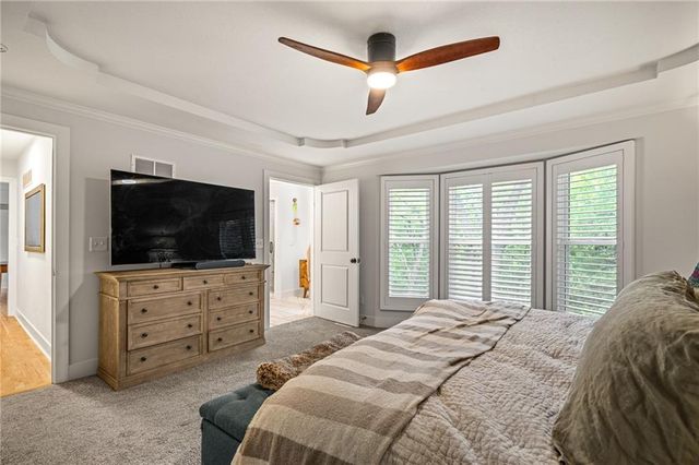 1144 NE Hunters Ridge, Lee's Summit, MO 64086