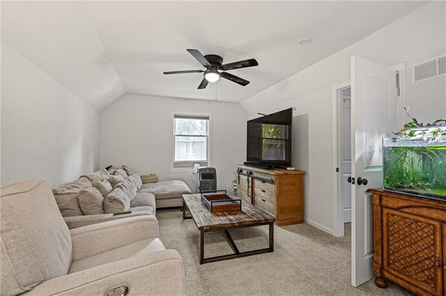 1144 NE Hunters Ridge, Lee's Summit, MO 64086