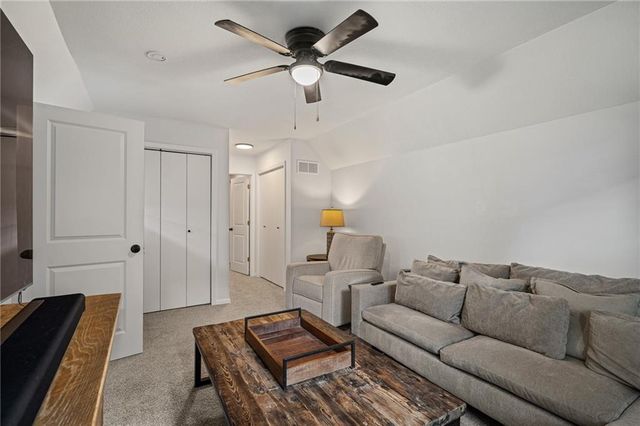 1144 NE Hunters Ridge, Lee's Summit, MO 64086