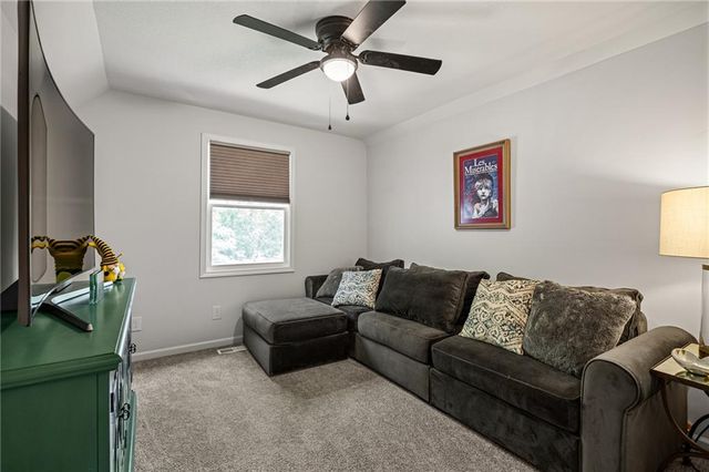 1144 NE Hunters Ridge, Lee's Summit, MO 64086